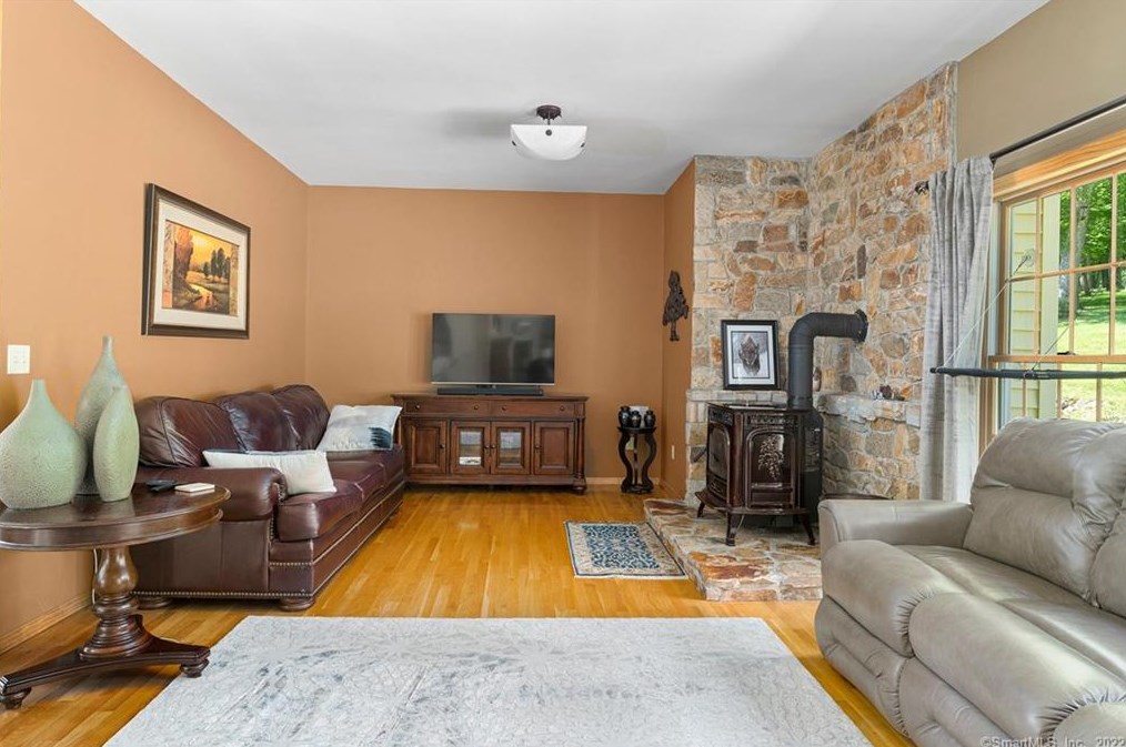 33 Estabrooks Rd, North Windham, CT 06247