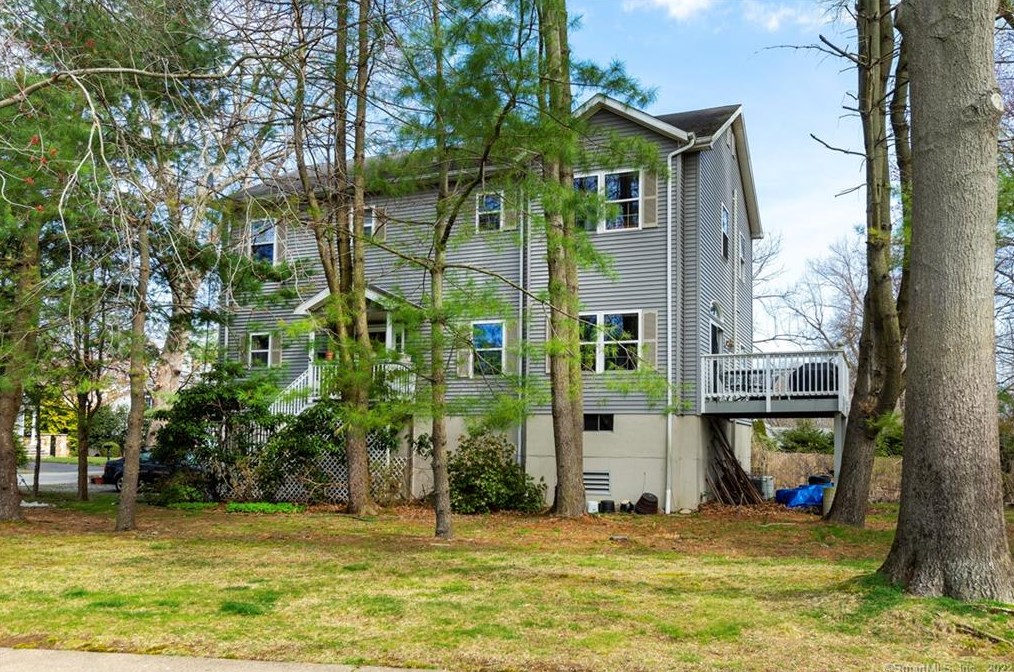 815 S Pine Creek Rd, Fairfield, CT 06824