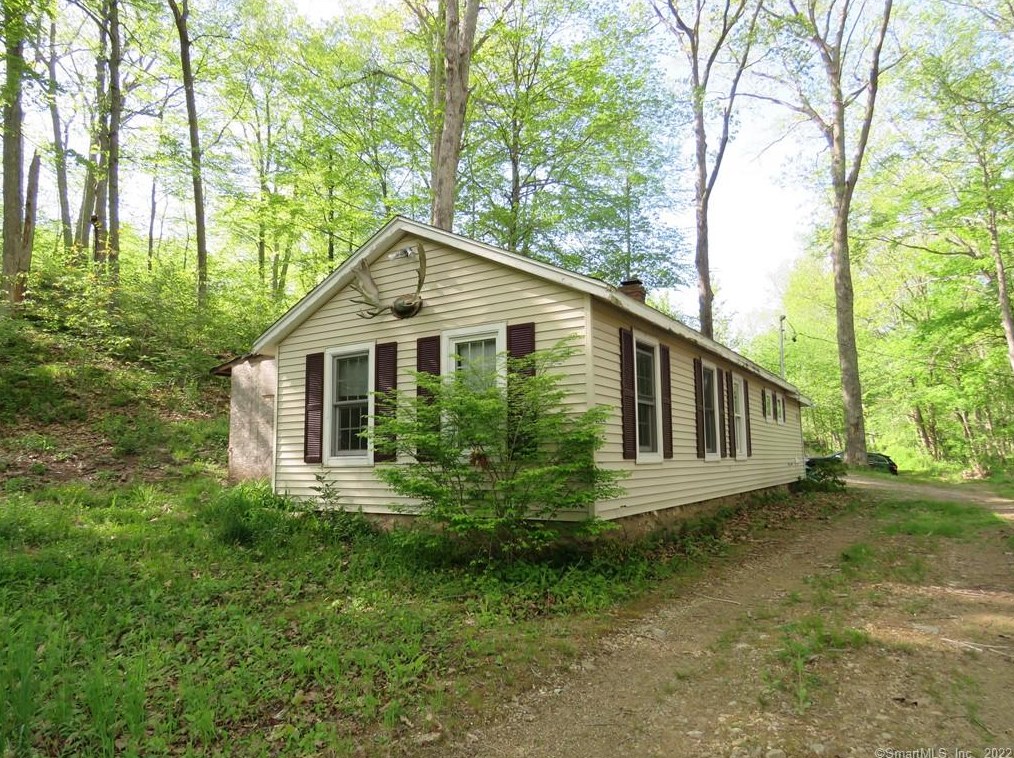 11 French Rd, Manchester, CT 06042