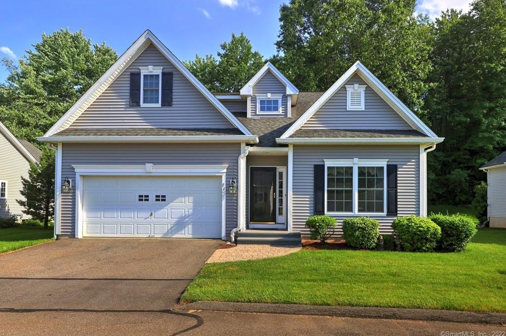 71 River Crest Dr, Plantsville, CT 06479-2057