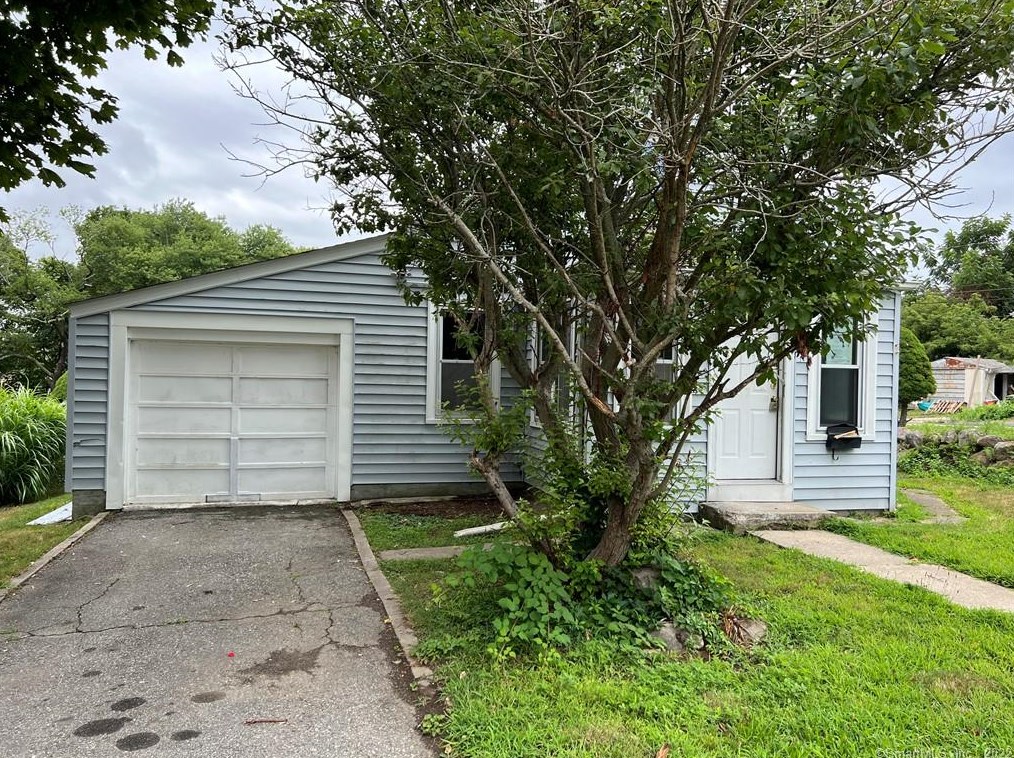 32 Smith St, Groton, CT 06340
