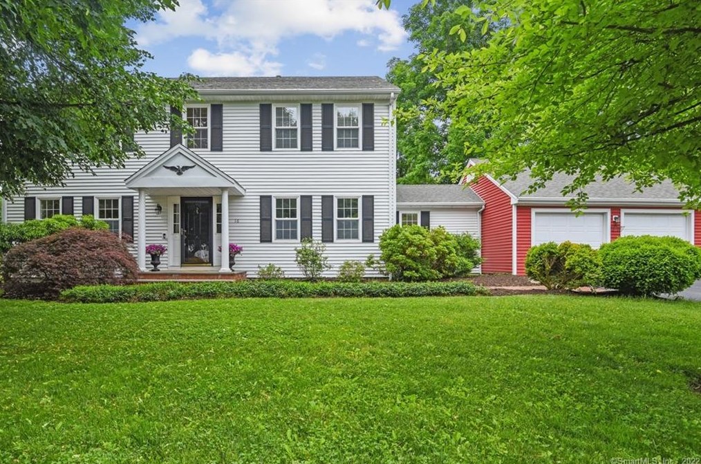16 Rustic Ln, Upper Stepney, CT 06468