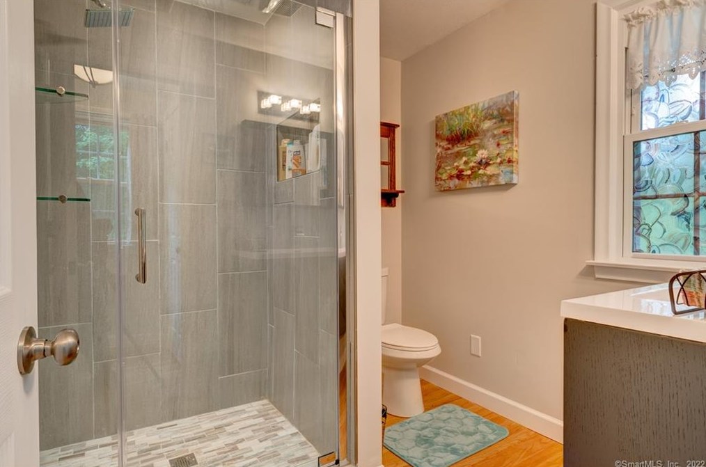 27 Lincoln Ln, Simsbury CT  06089-9781 exterior