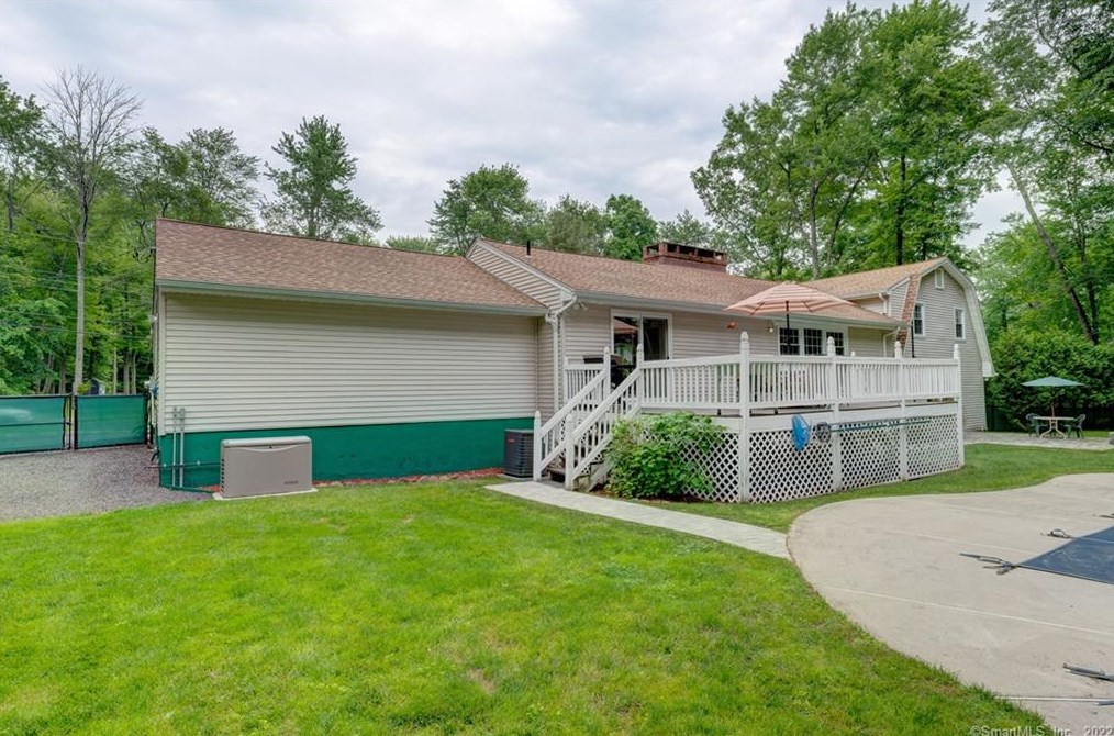 27 Lincoln Ln, Simsbury CT  06089-9781 exterior