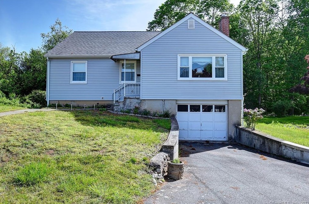 56 June St, Union City, CT 06770-3452
