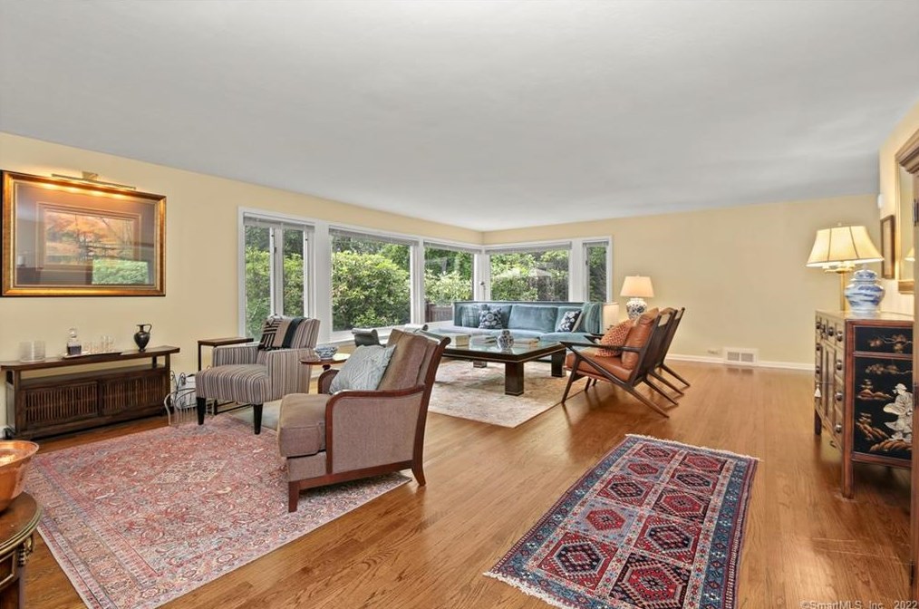 1 Eagle Dr, Stamford, CT 06903