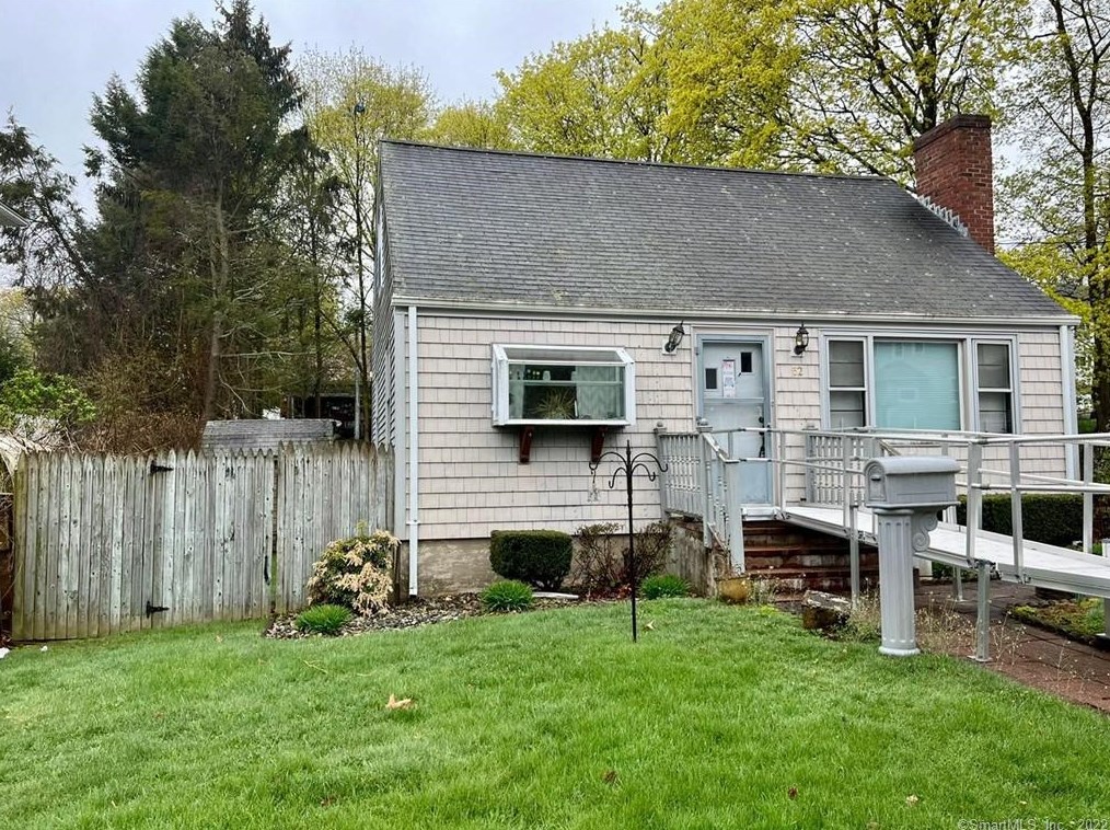 52 Summit St, Chestnut Hill, CT 06226-2845