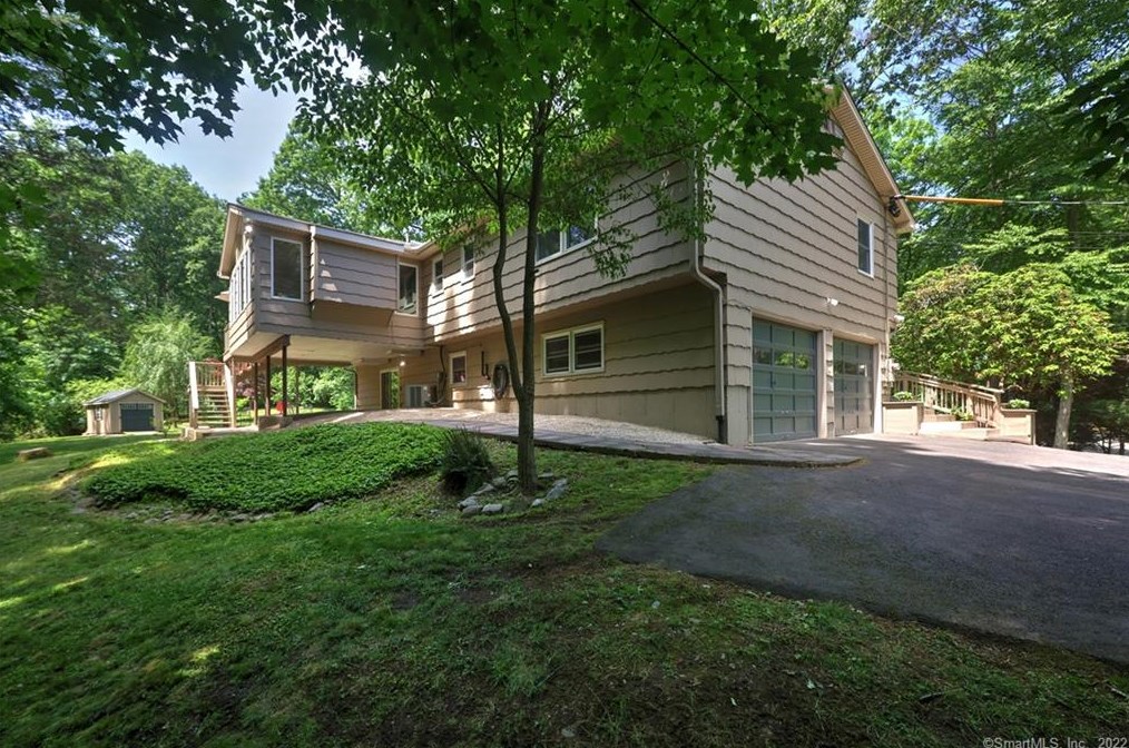 600 Fawn Dr, Orange, CT 06477 exterior