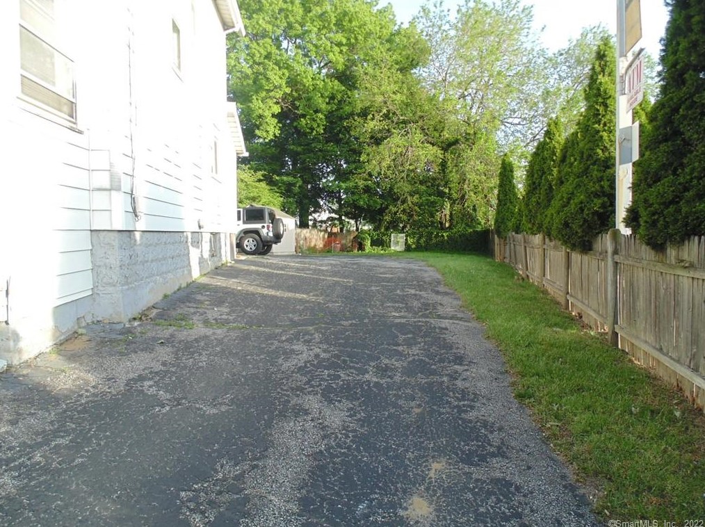 1961 Barnum Ave, Stratford, CT 06614 exterior