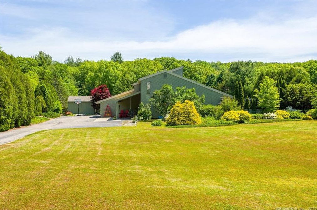 80 Tuckie Rd, North Windham, CT 06256-1327