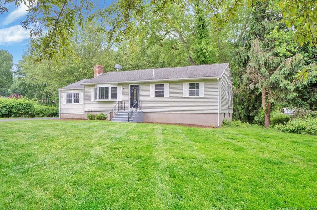 40 Brooklawn Dr, Milford, CT 06460