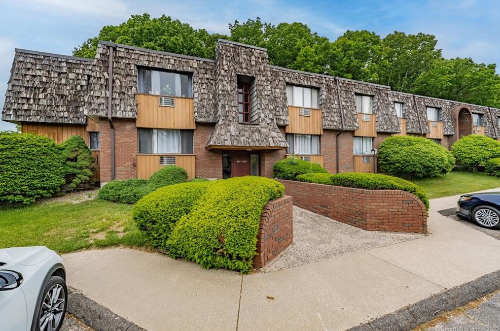 201 High Path Rd #201, Windsor, CT 06095