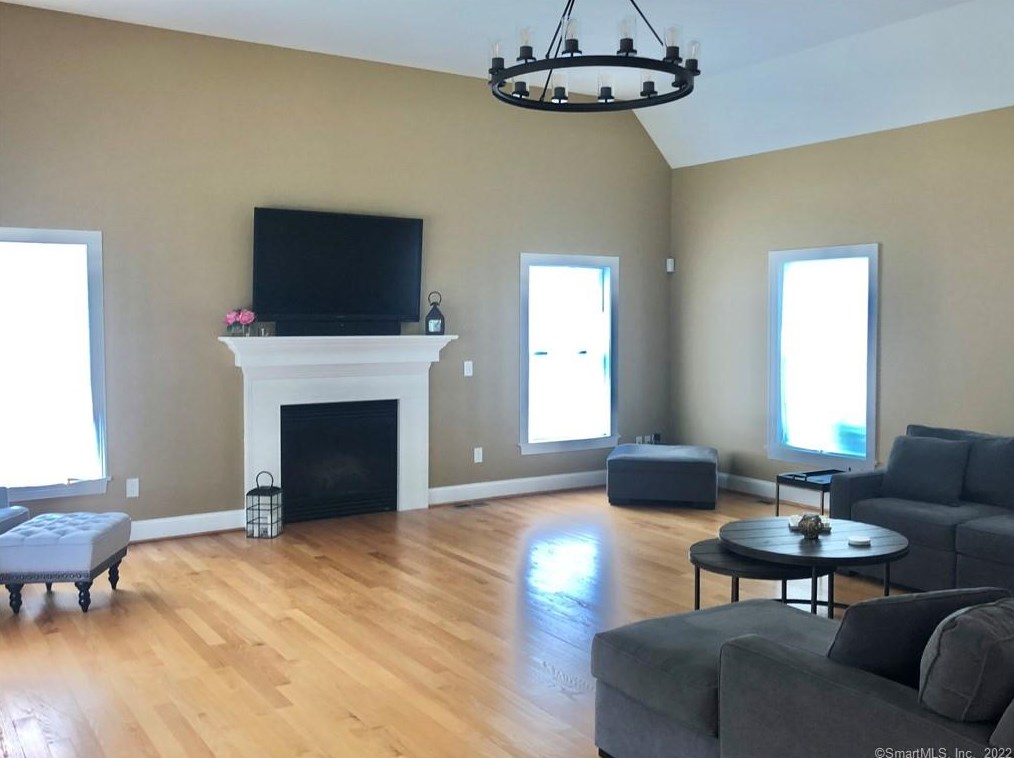 40 Tumblebrook Rd, Manchester, CT 06043
