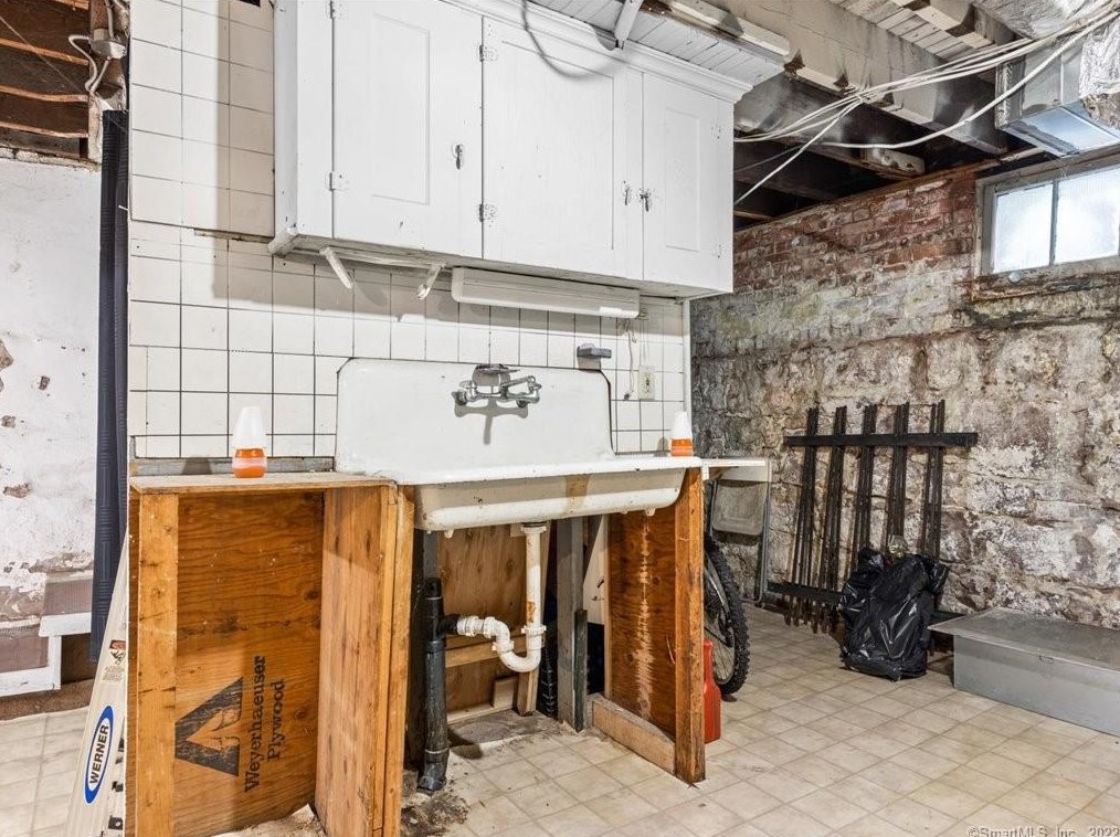 70 Spring St, New Haven CT 06519-2338 exterior