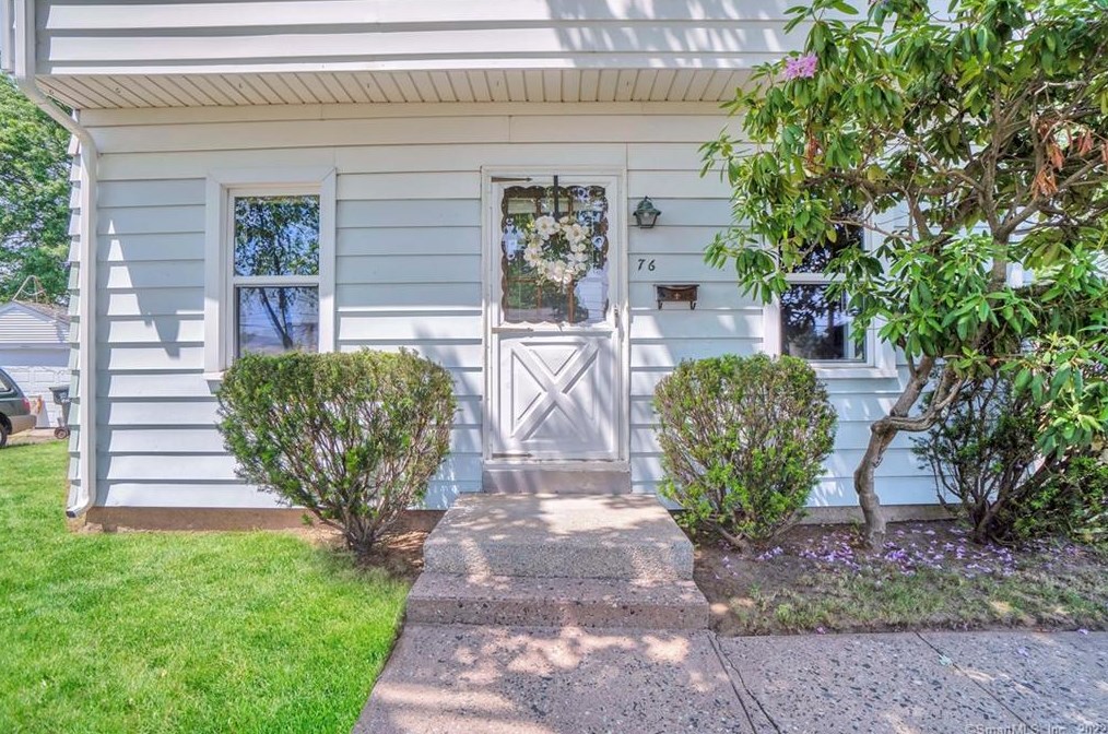 76 Hollister Dr, Hartford CT  06117-1016 exterior