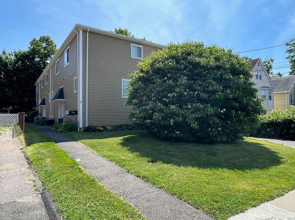 7 Woodbury Ave Apt 5, Norwalk, CT 06850