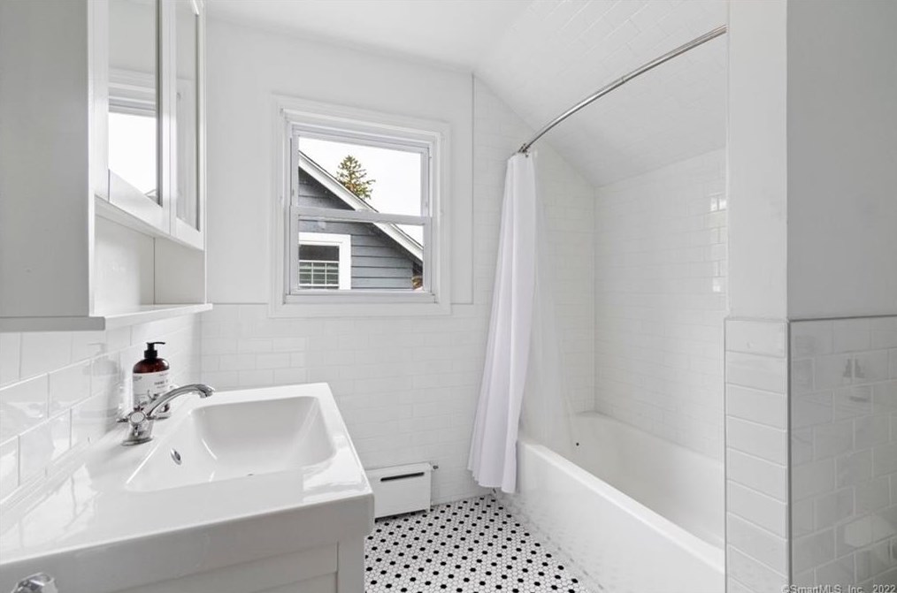 121 Concord St, New Haven CT  06514-4017 exterior