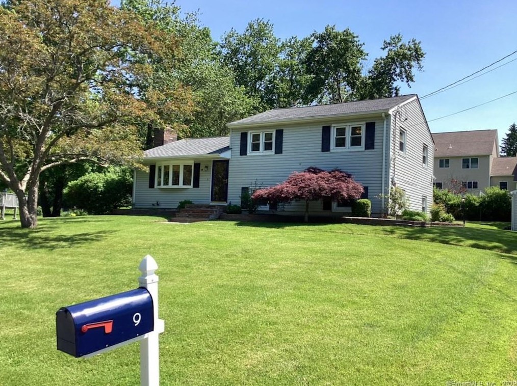 9 Little John Ln, Danbury, CT 06811-2816