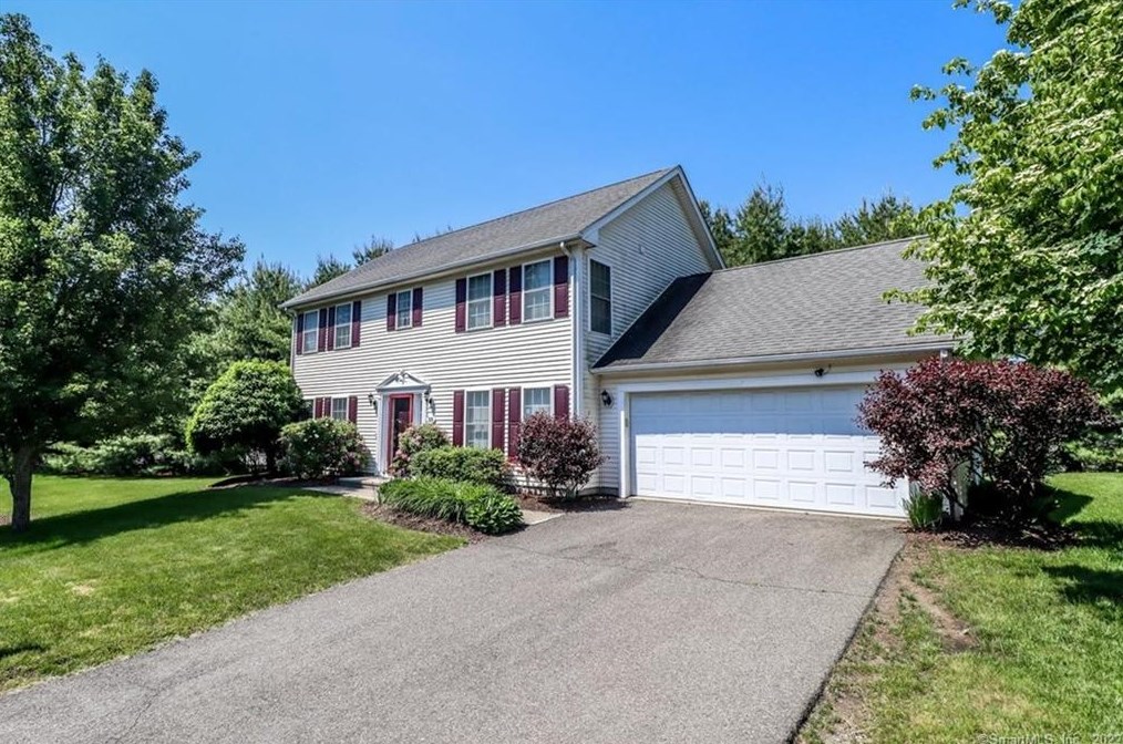 45 Pocono Ln #33, Danbury, CT 06810