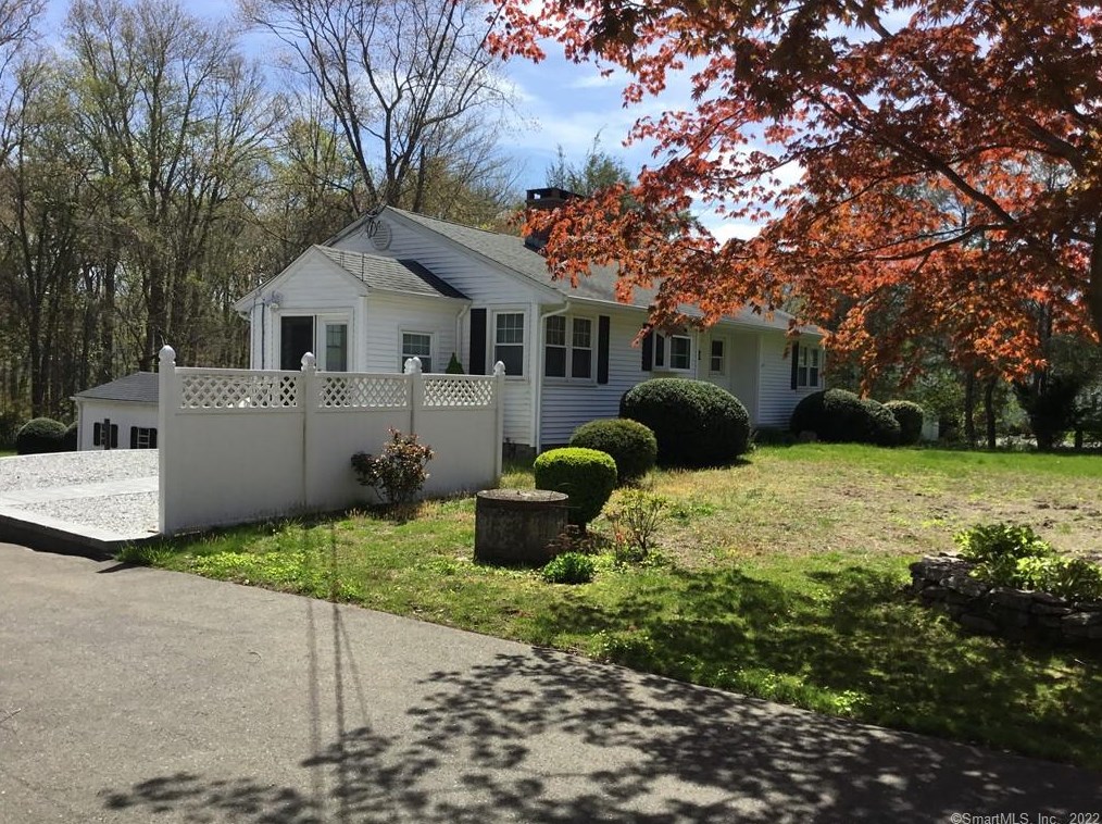 31 Hickory Ln, Ivoryton, CT 06442