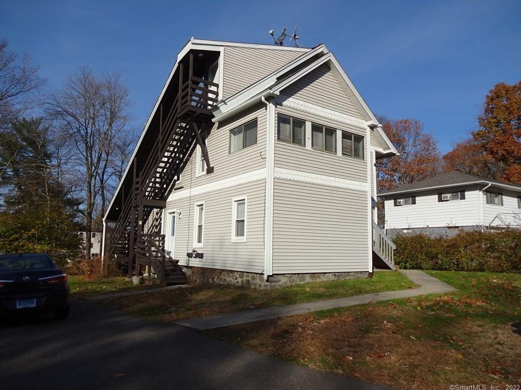 63 Spruce Dr, Union City, CT 06770 exterior