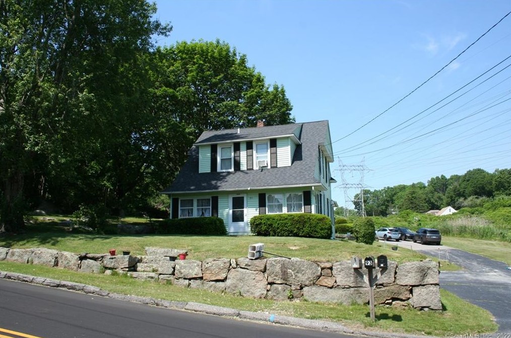 91 Lathrop Rd, Uncasville, CT 06382