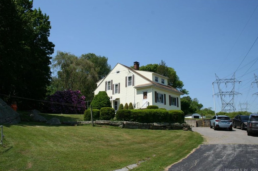 91-93 Lathrop Rd, Uncasville, CT 06382