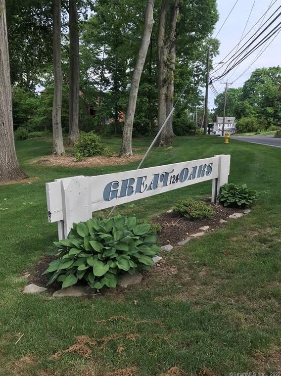 124 Montowese St, Branford CT  06405-5247 exterior
