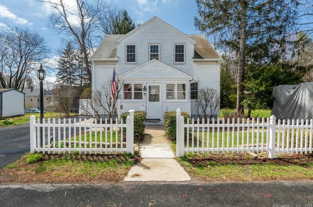 6 Quarry St, Ellington, CT 06029