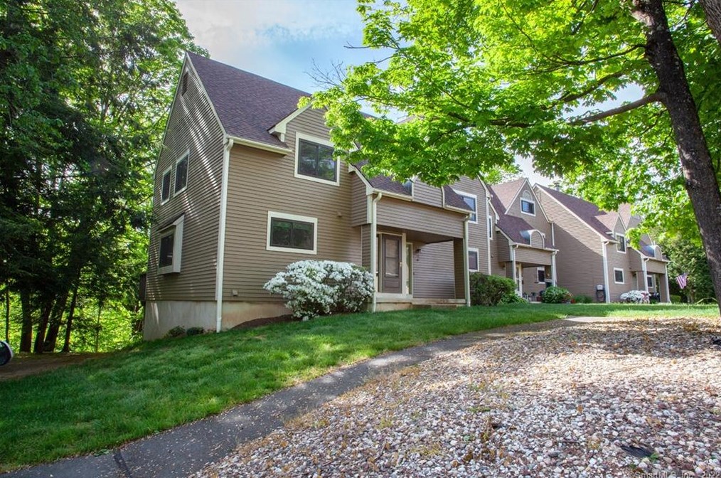 44 Wood Duck Ln, Simsbury, CT 06081-9667