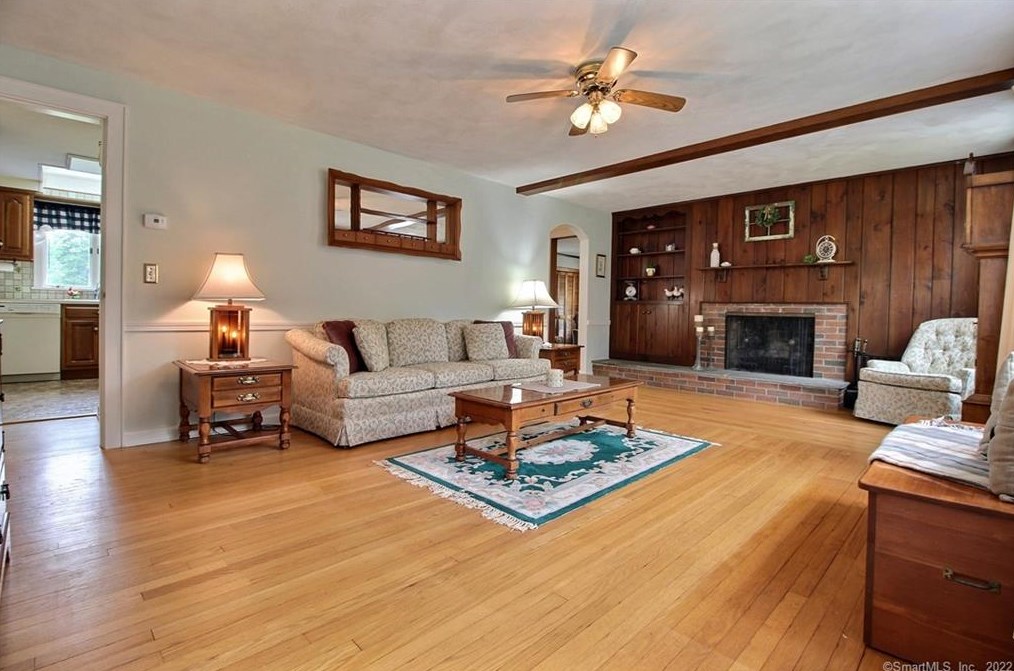 274 River Rd, Pawcatuck, CT 06379