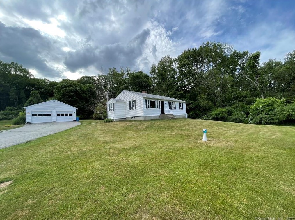 8 Railroad St, Pomfret Center, CT 06259