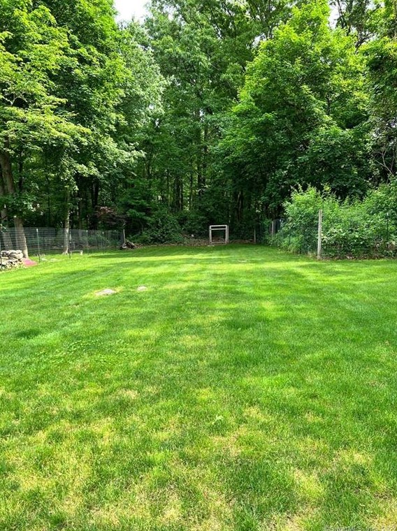 96 Lakeview Ave, New Haven CT 06516-1027 exterior