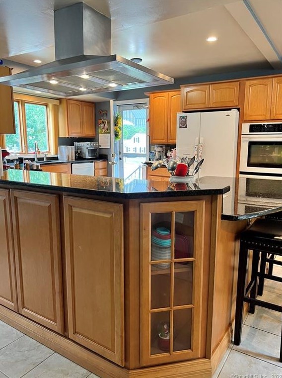 96 Lakeview Ave, New Haven CT 06516-1027 exterior