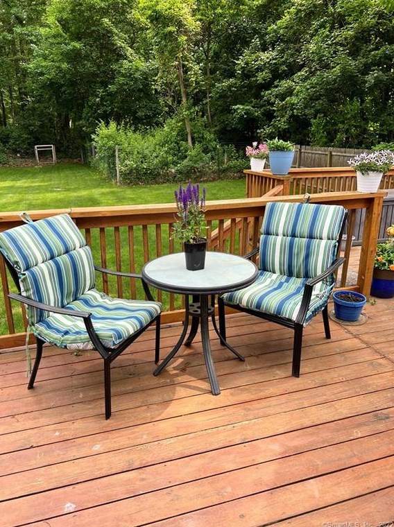 96 Lakeview Ave, New Haven CT 06516-1027 exterior