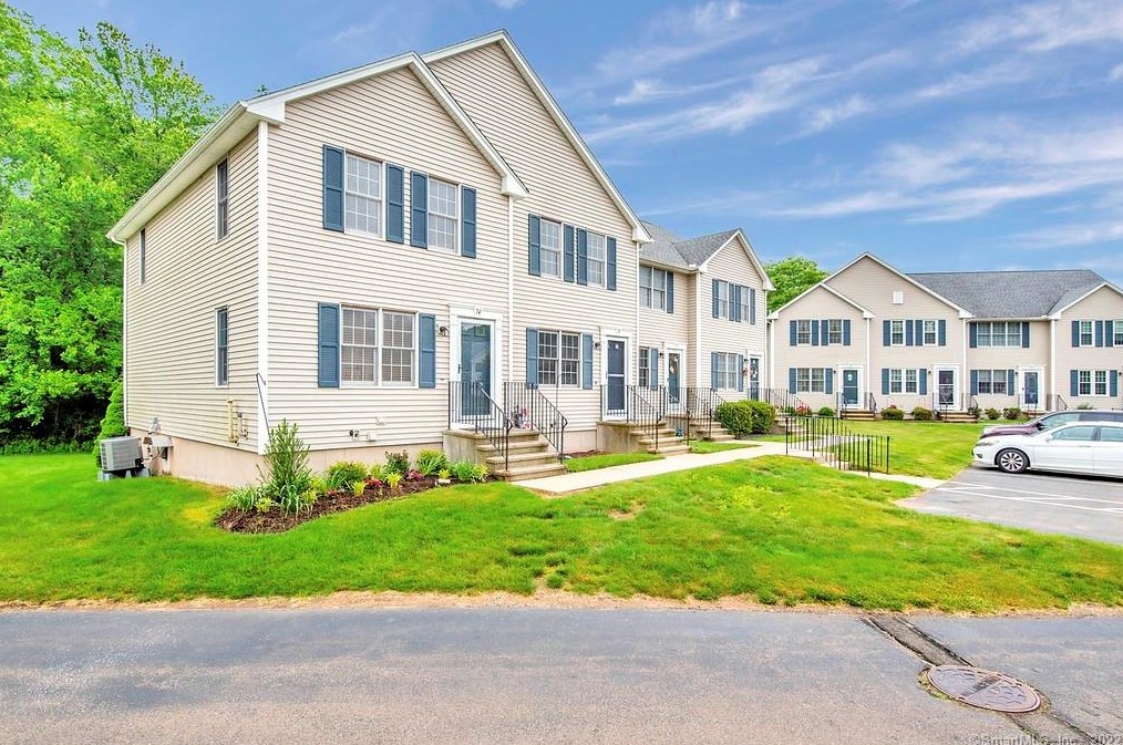 75 White Tail Ln #75, Wallingford, CT 06492