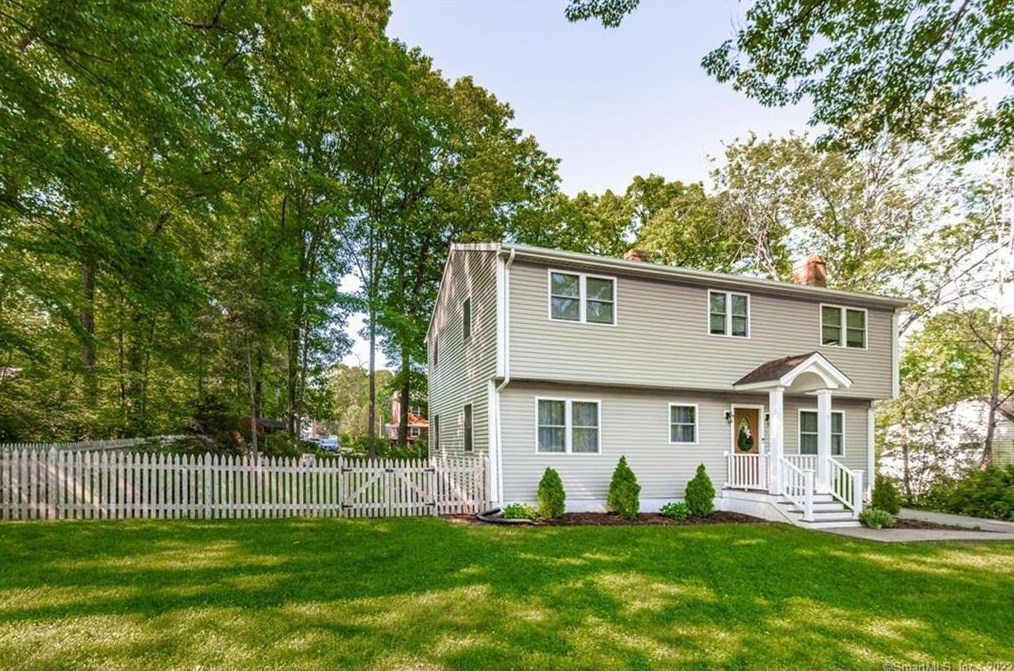 31 Litchfield Rd, Unionville, CT 06085