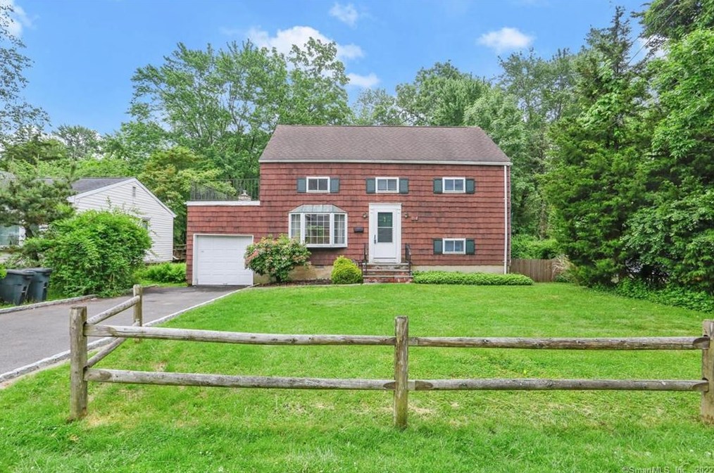 36 Mary Ln, Riverside, CT 06878