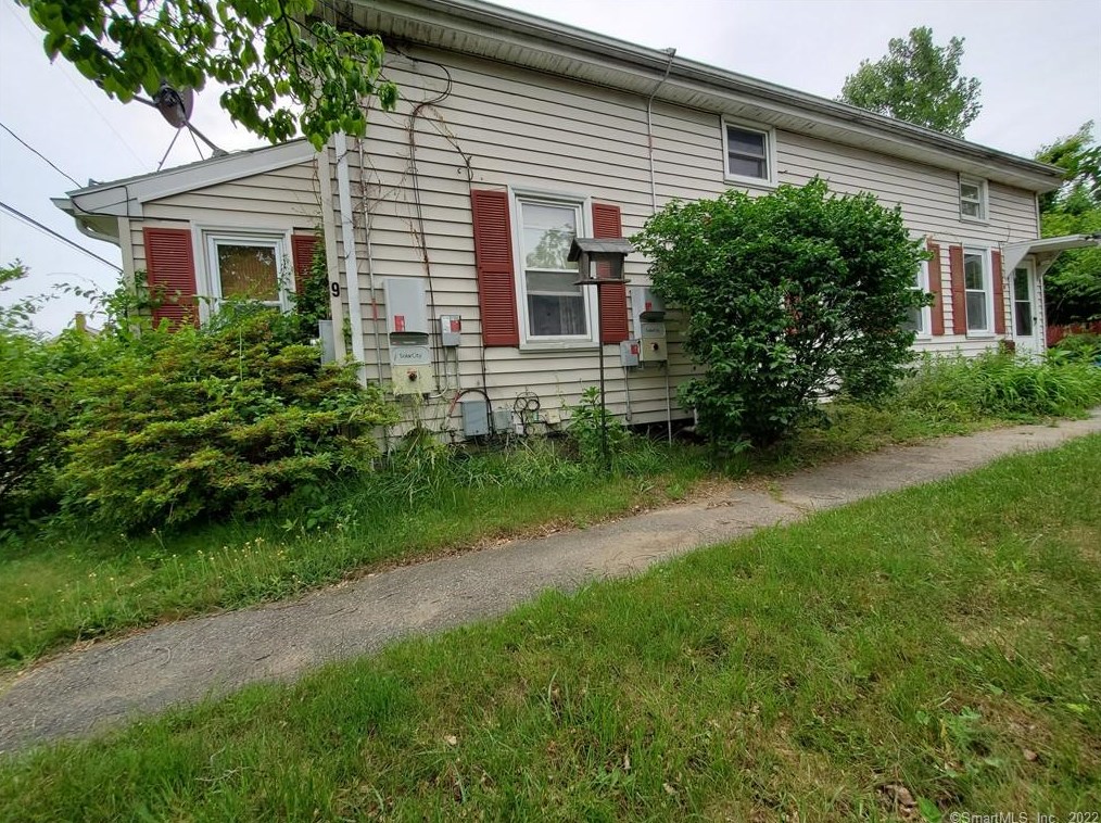 9 Battey St, Putnam, CT 06260
