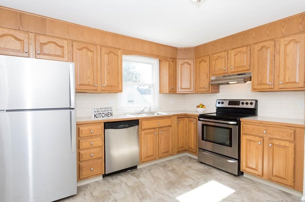 438 High St, Fairfield CT  06824-4610 exterior
