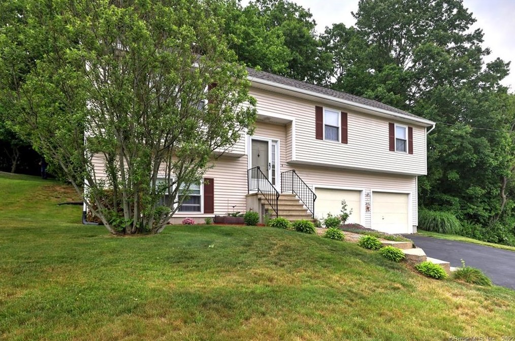 38 Marc St, Union City, CT 06770