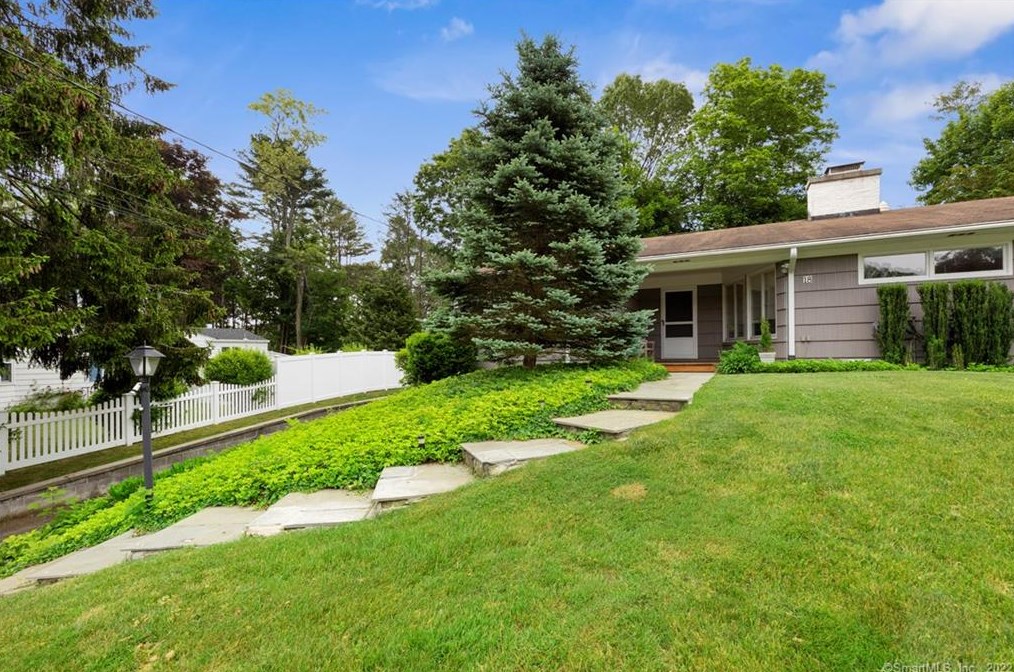 18 Bradley Rd, Madison, CT 06443