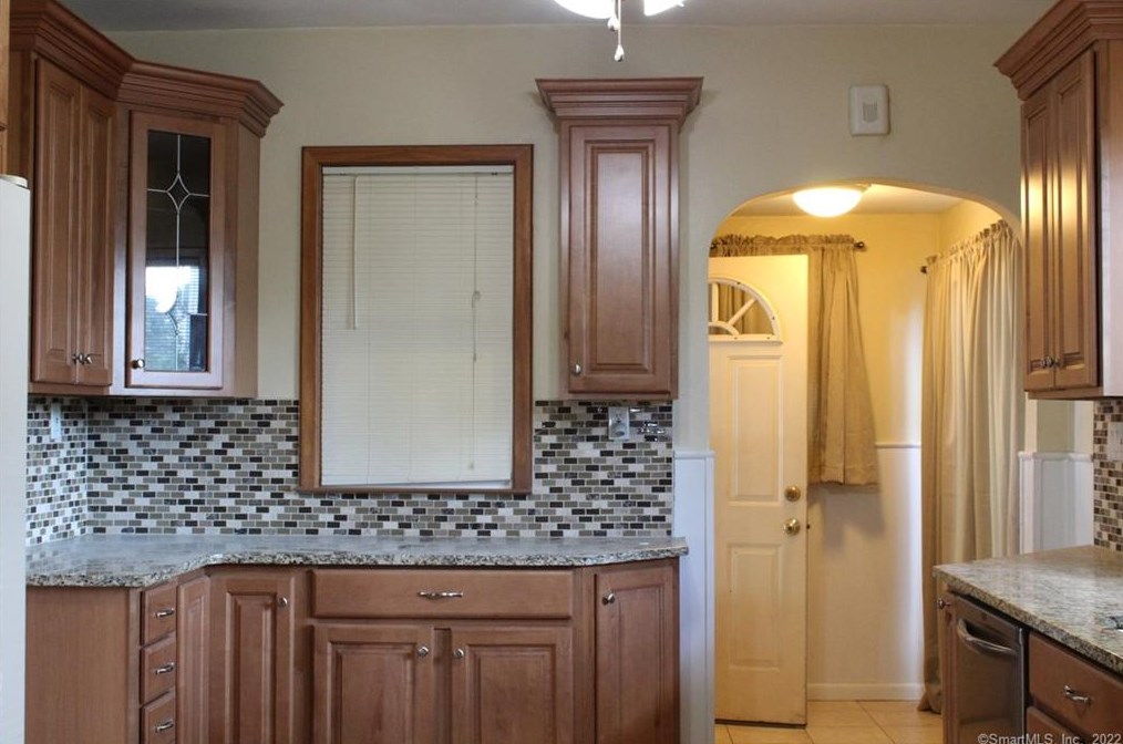4 Huntington Ave, Huntington CT  06484-4008 exterior