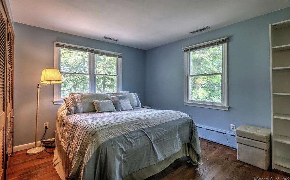 310 Beacon Rd, New Haven CT 06524-3080 exterior