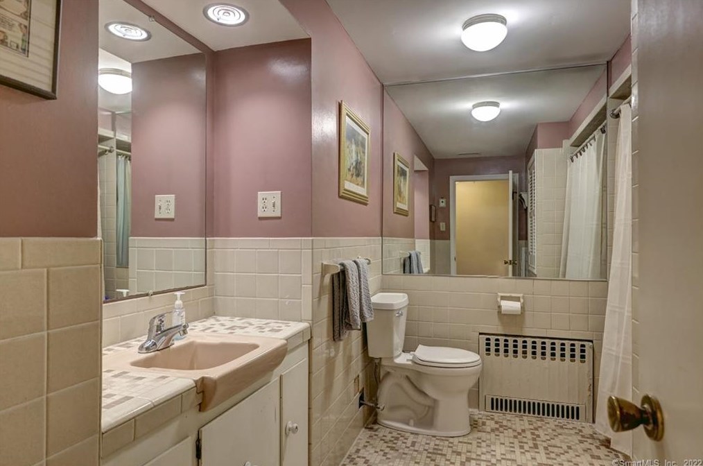 310 Beacon Rd, New Haven CT 06524-3080 exterior