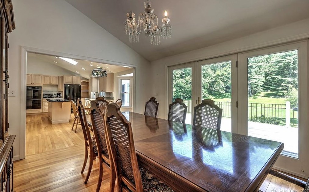 310 Beacon Rd, New Haven CT 06524-3080 exterior