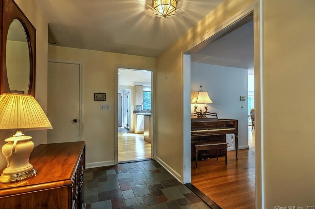 310 Beacon Rd, New Haven CT 06524-3080 exterior