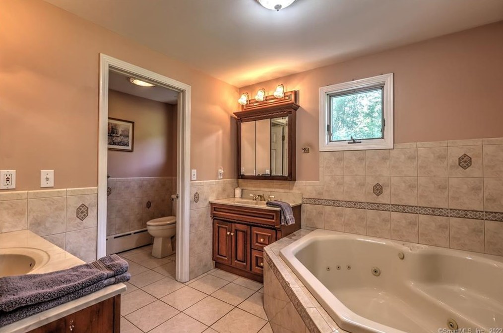 310 Beacon Rd, New Haven CT 06524-3080 exterior