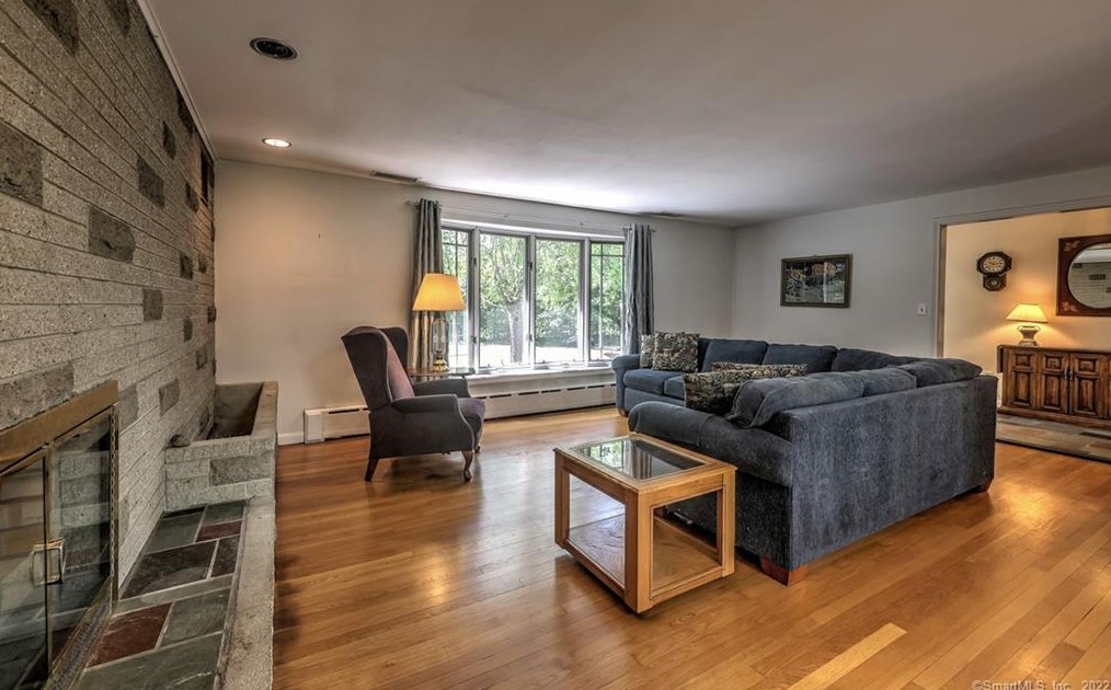 310 Beacon Rd, New Haven CT 06524-3080 exterior