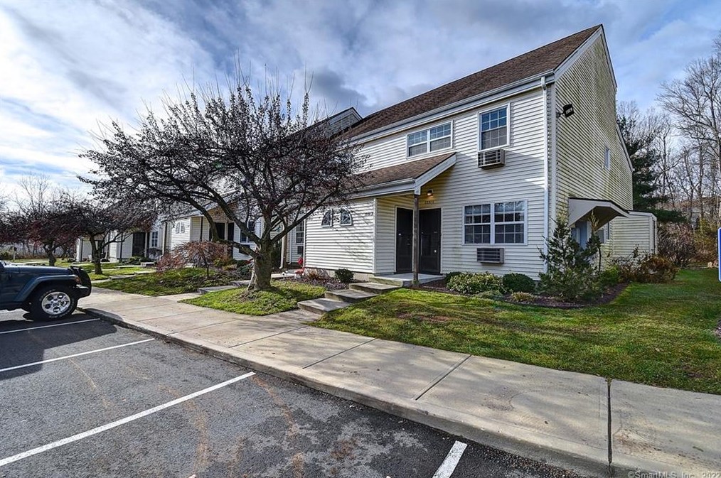 1231 Washington St #1, Middletown, CT 06457